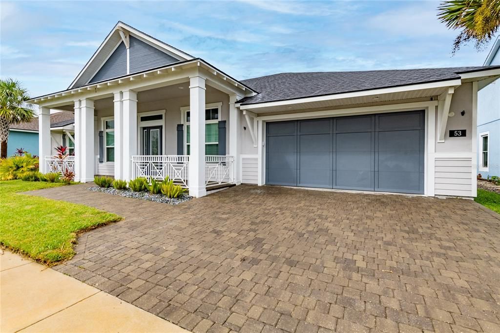 Attached, Exterior, Facade, American Craftsman