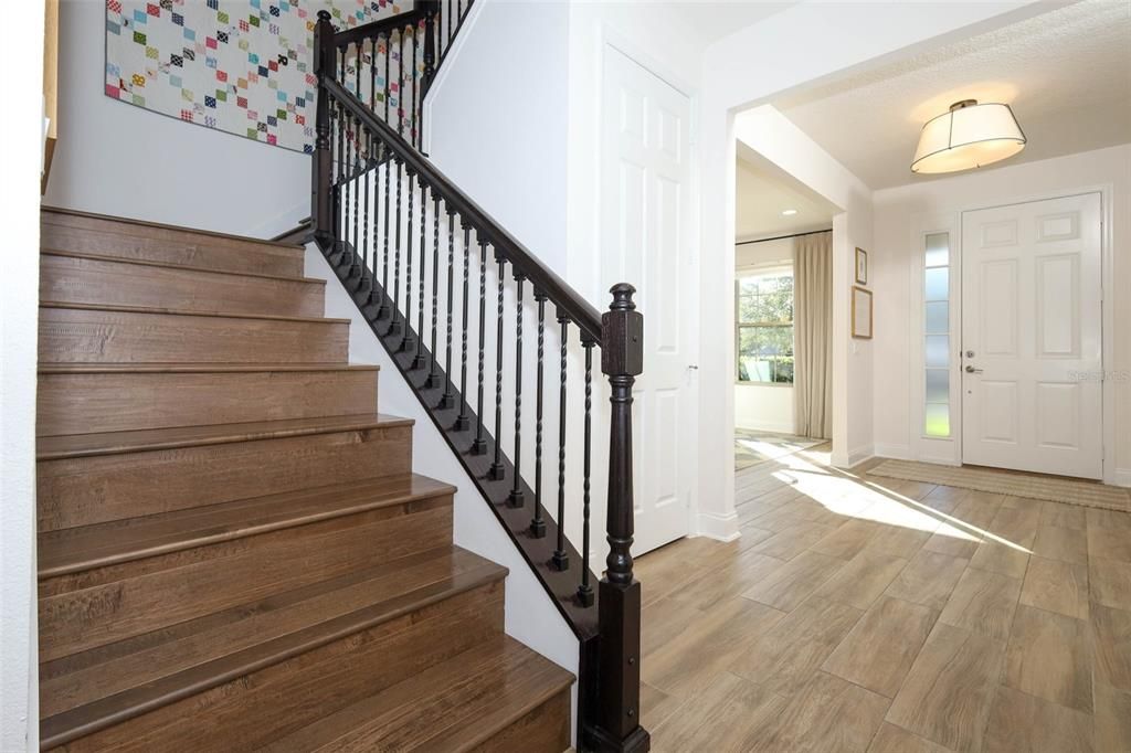 Interior, Recessed Lighting, Wood Texture Flooring