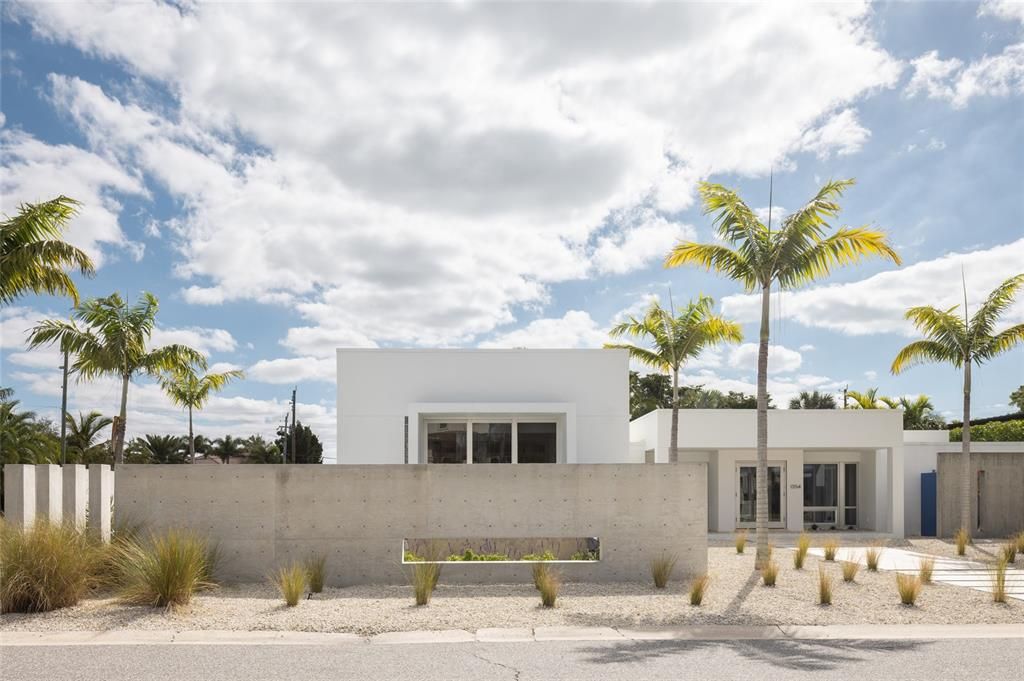 Backyard, Exterior, Facade, Modern