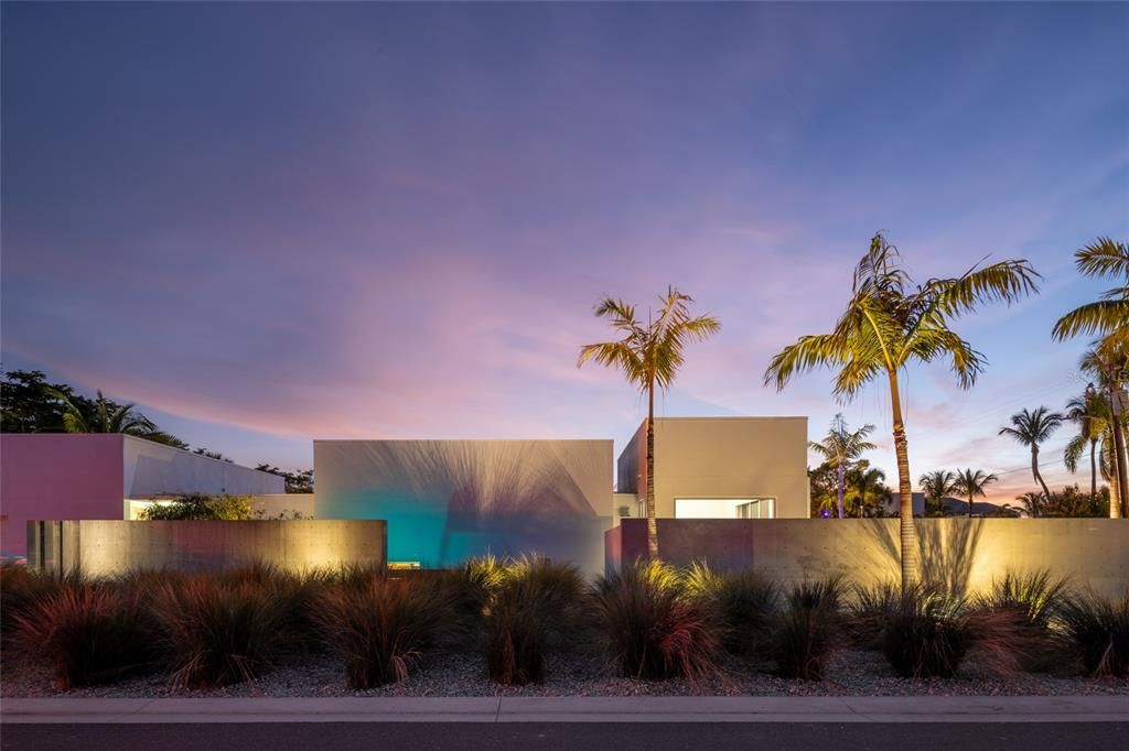 Exterior, Facade, Modern