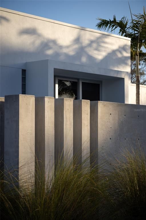 Exterior, Facade, Modern