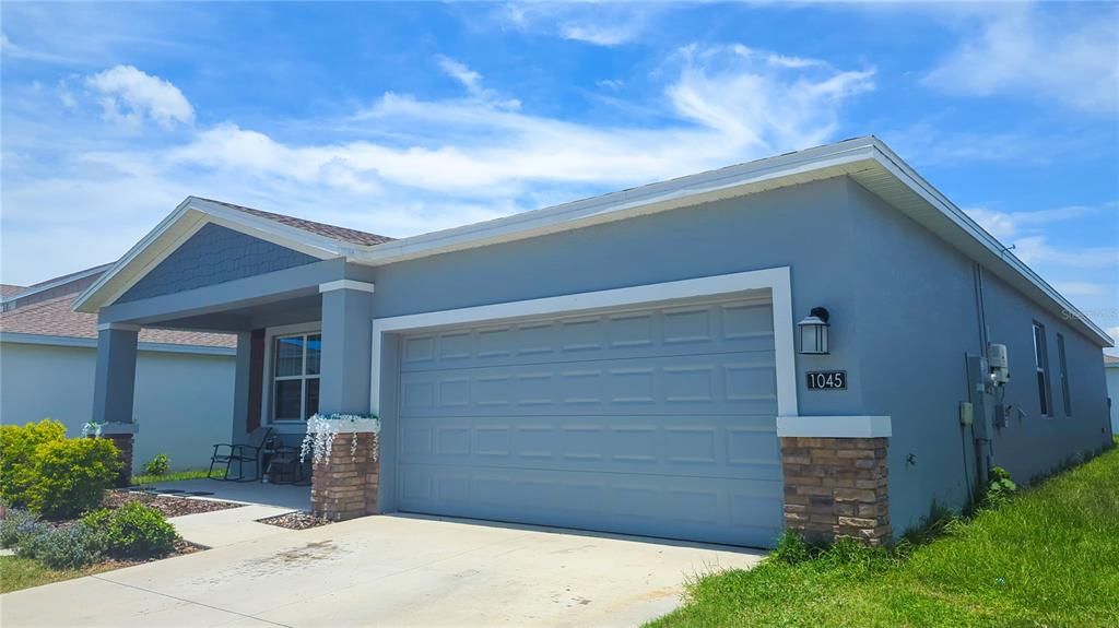 Attached, Exterior, Facade, None