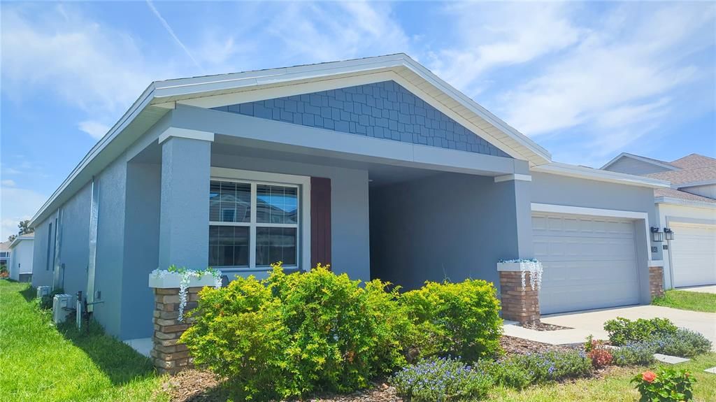 Attached, Exterior, Facade, None