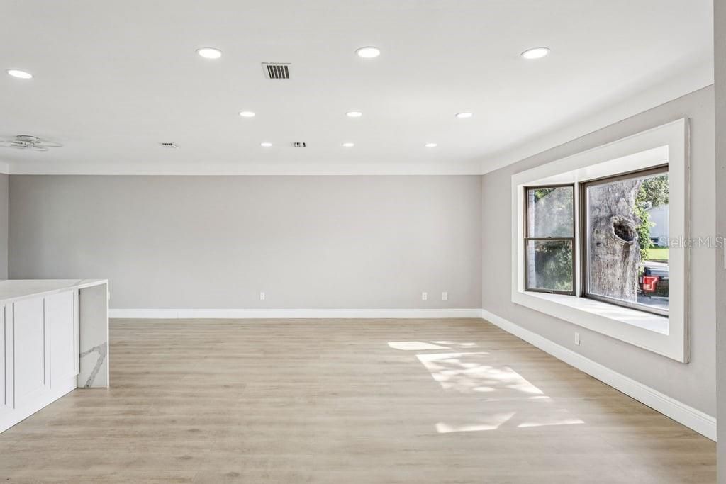Empty room, Interior, Recessed Lighting, Wood Texture Flooring