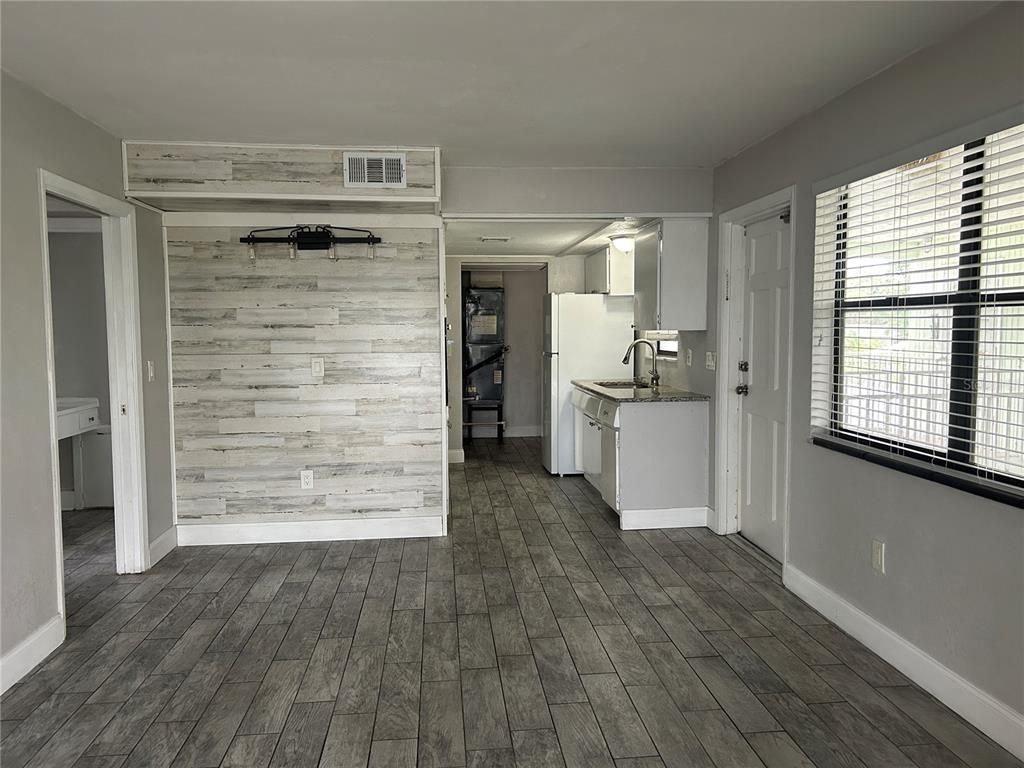 Empty room, Interior, Washer, Wood Texture Flooring, Wooden Walls