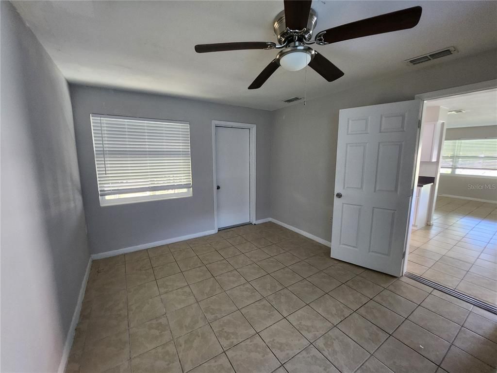 Empty room, Interior