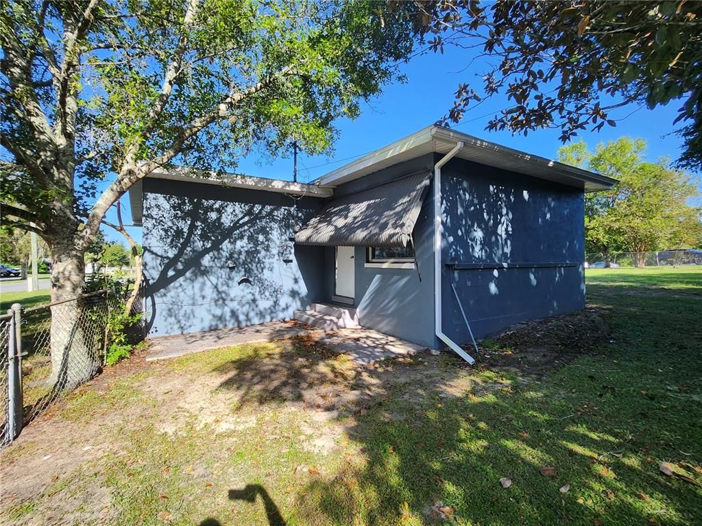 Backyard, Exterior