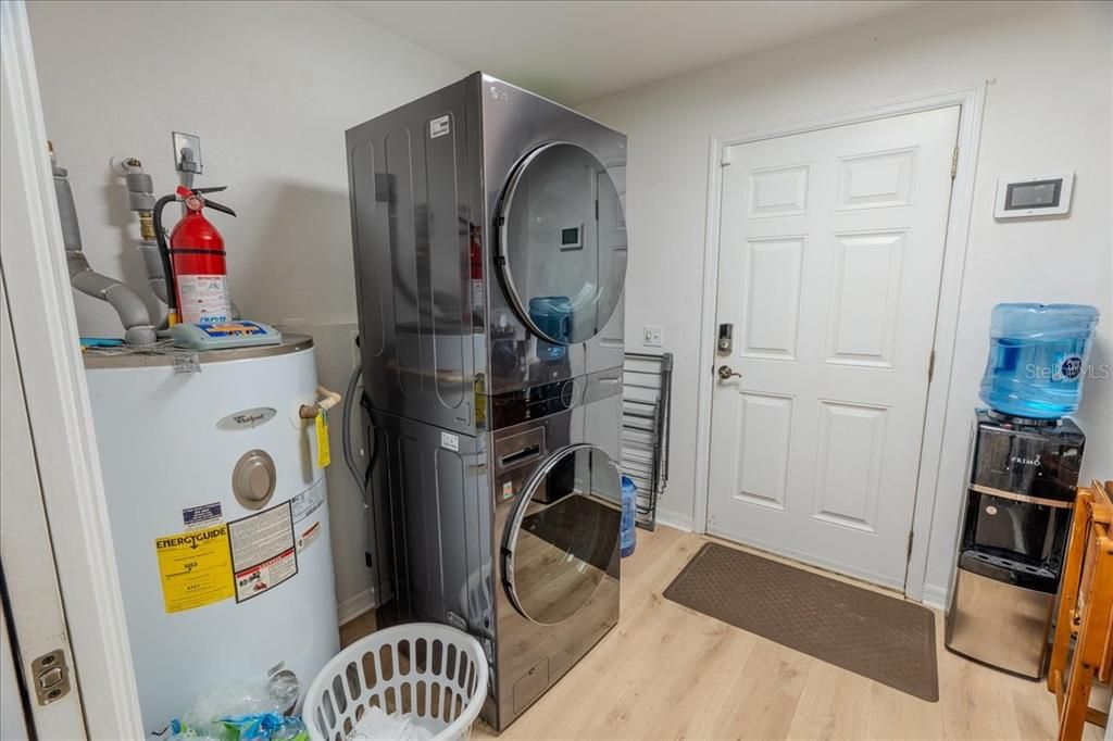 Interior, Washer, Wood Texture Flooring