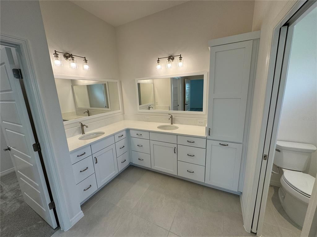 Bathroom, Dual Sink Vanities, Interior