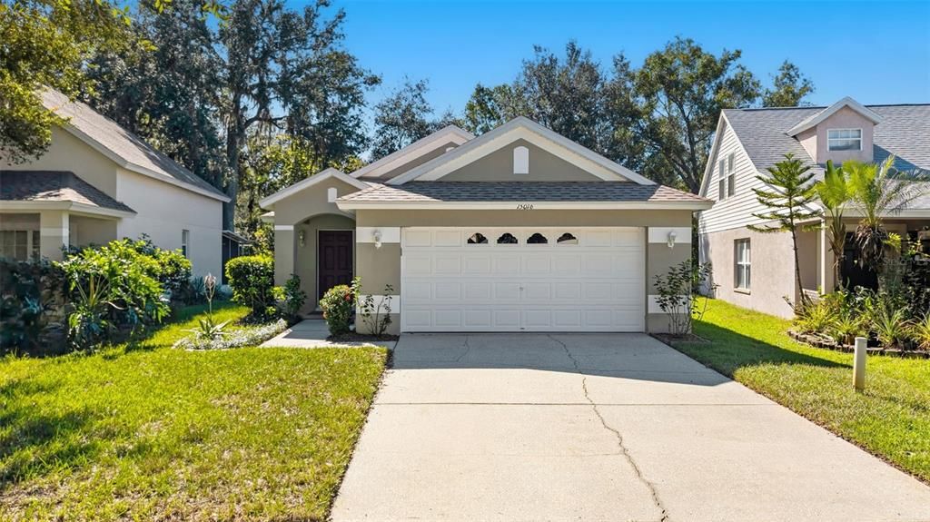 Attached, Exterior, Facade, American Craftsman