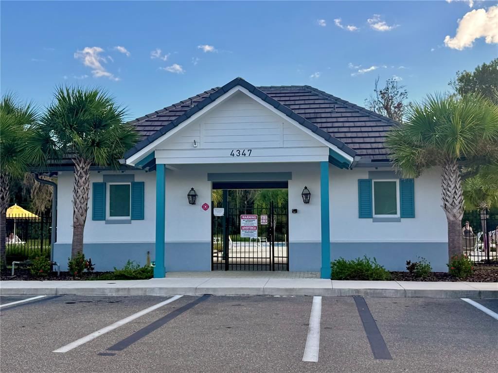 Exterior, Facade, Ranch