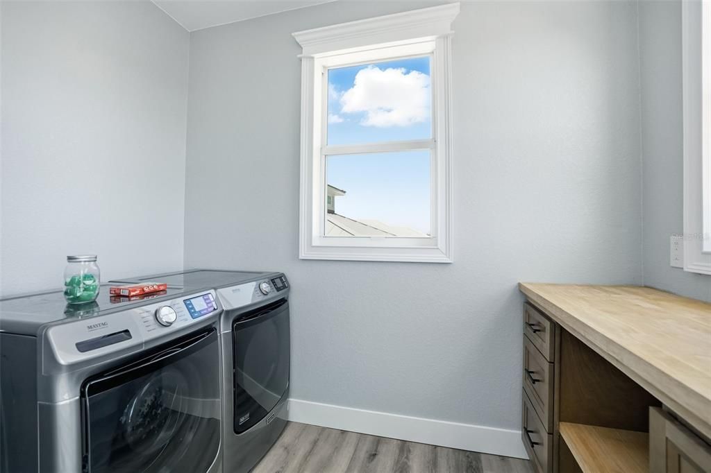 Interior, Washer, Wood Texture Flooring