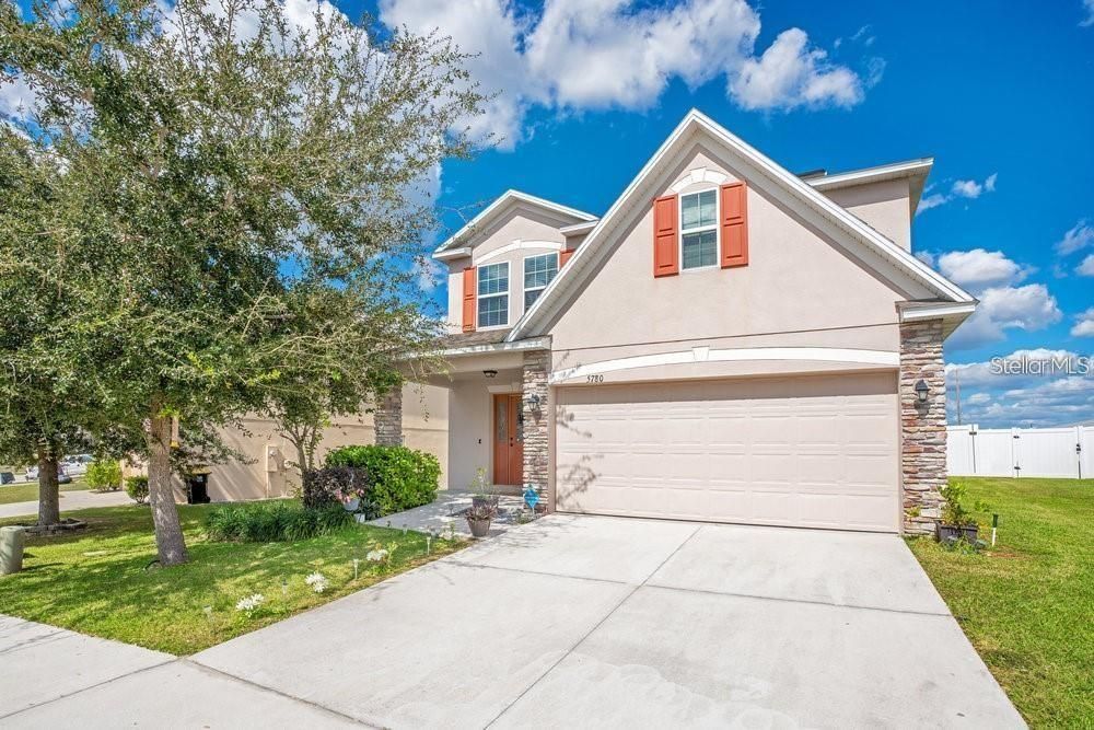 Attached, Exterior, Facade, American Craftsman