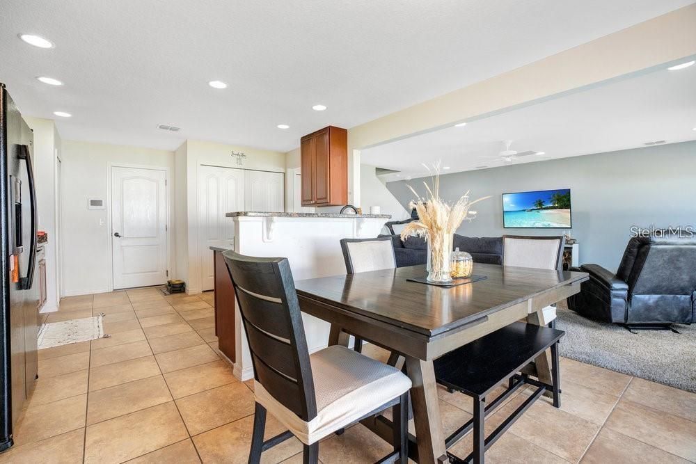 Dining room, Interior, Kitchen, Recessed Lighting