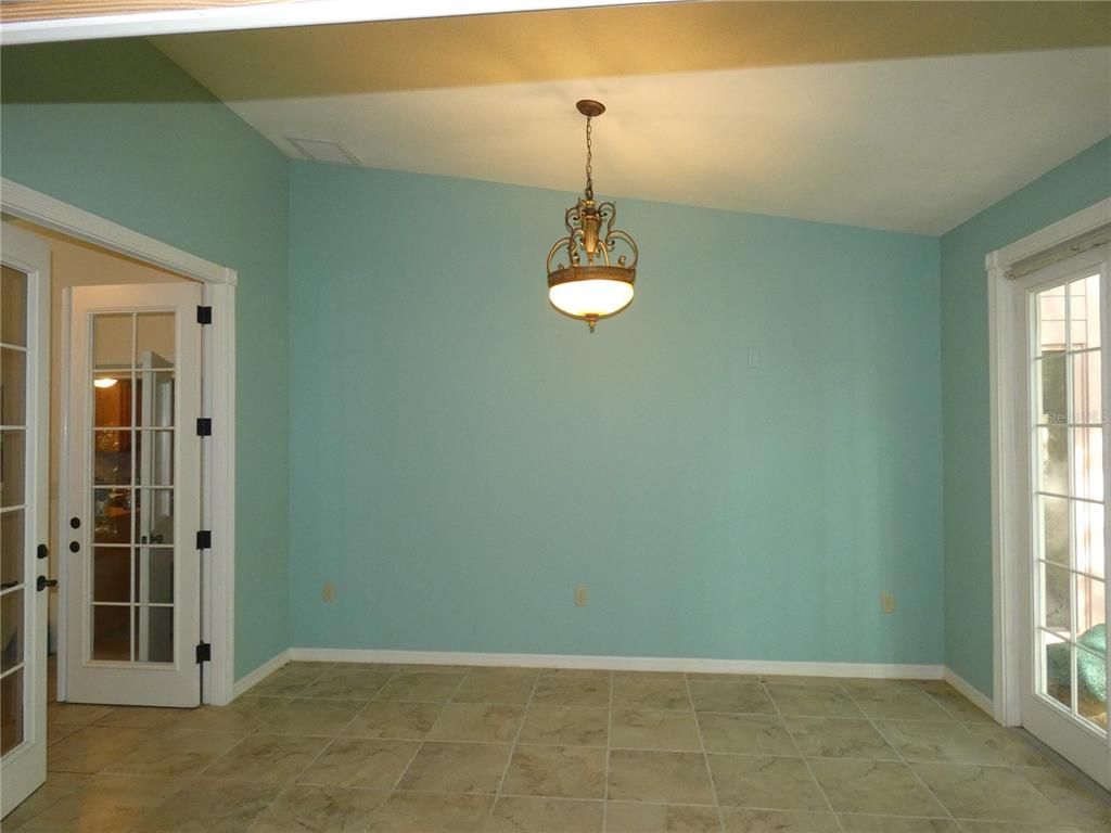 Empty room, Interior, Pendant Lights