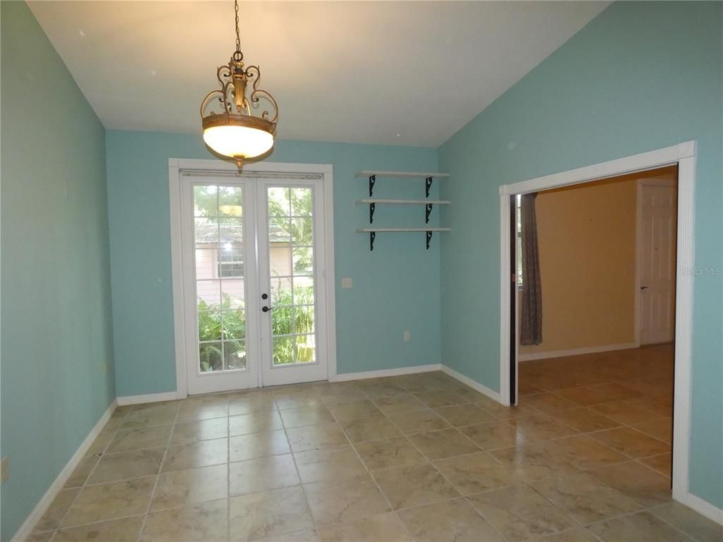 Empty room, Interior, Pendant Lights