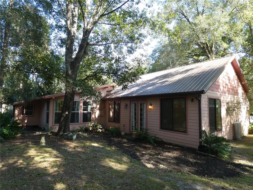 Exterior, Facade, Ranch