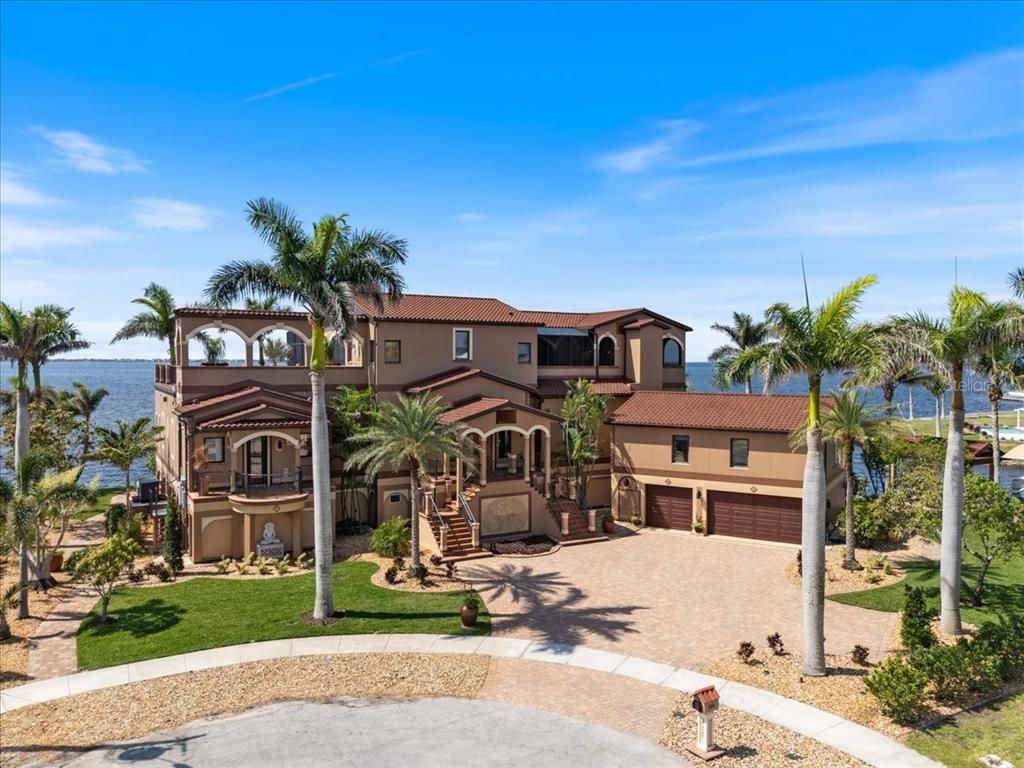 Attached, Exterior, Facade, Mediterranean