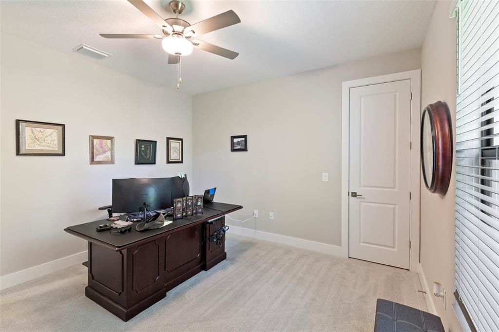 Home Office, Interior