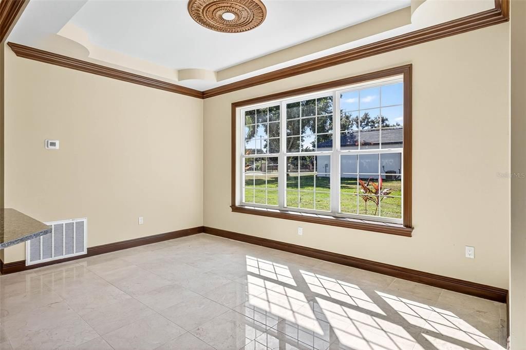 Empty room, Interior