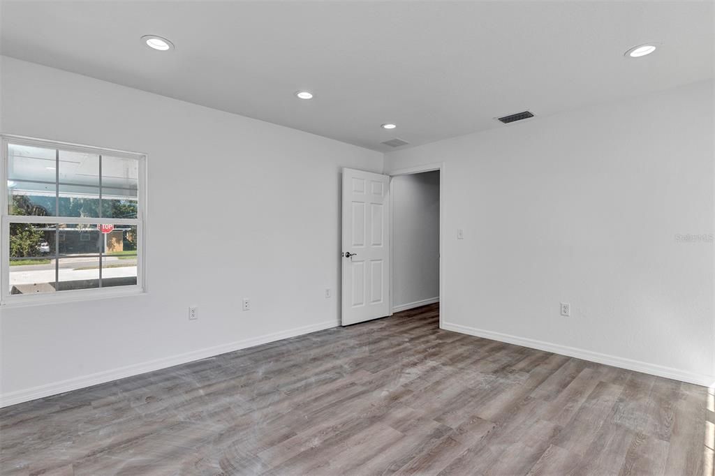Empty room, Interior, Recessed Lighting, Wood Texture Flooring