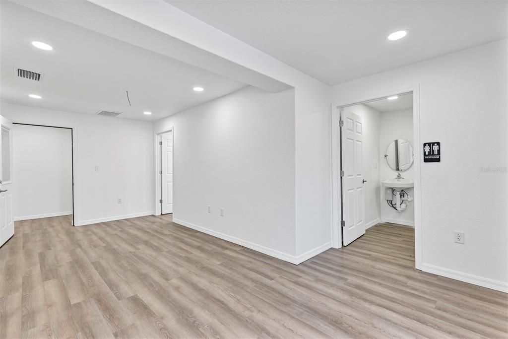 Empty room, Interior, Recessed Lighting, Wood Texture Flooring