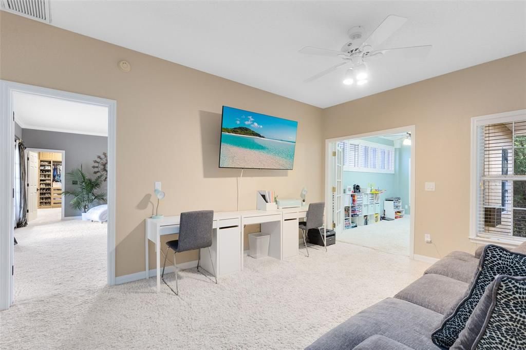 Home Office, Interior