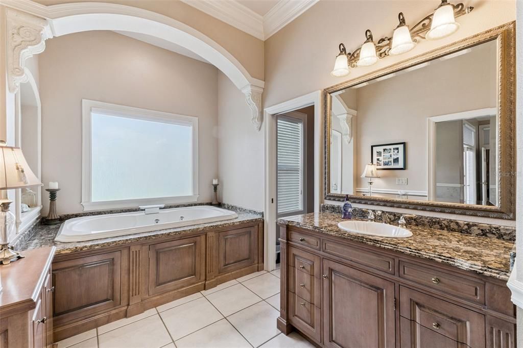 Bathroom, Dual Sink Vanities, Interior