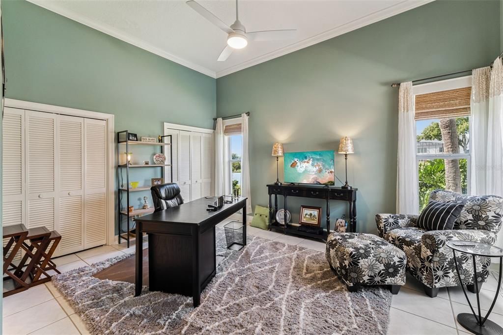 Home Office, Interior