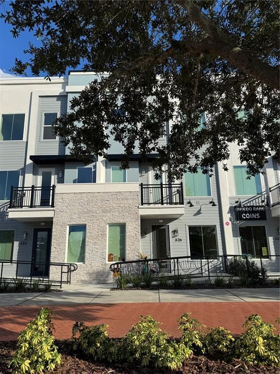 Exterior, Facade, Rowhouse