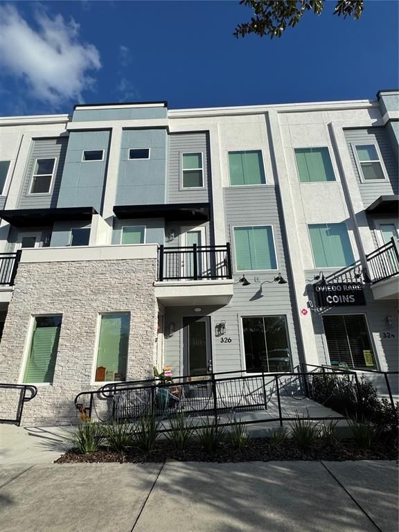 Exterior, Facade, Rowhouse