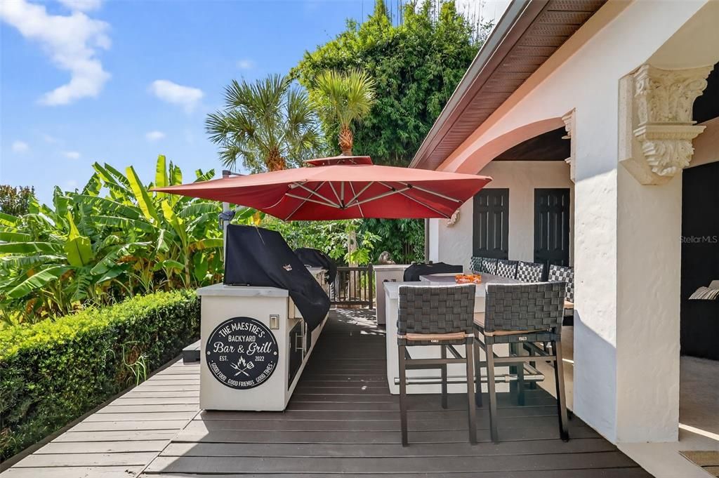 Exterior, Outdoor Kitchen