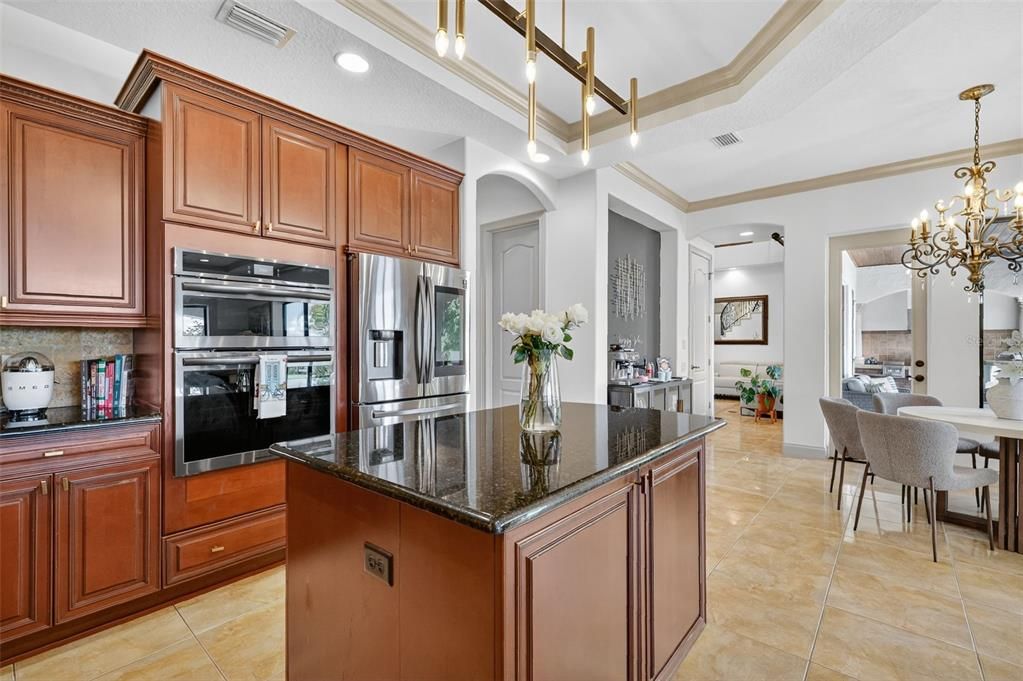 Chandelier, Dining room, Interior, Kitchen, Recessed Lighting, Stainless Steel Appliances