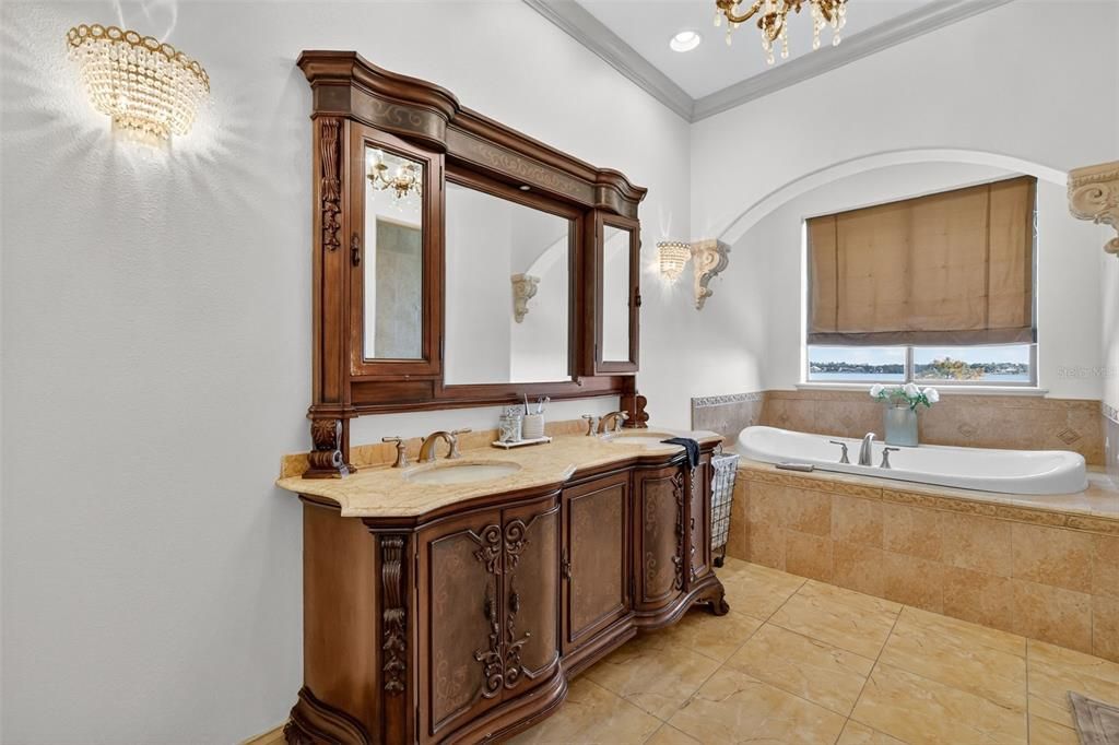 Bathroom, Dual Sink Vanities, Interior, Recessed Lighting