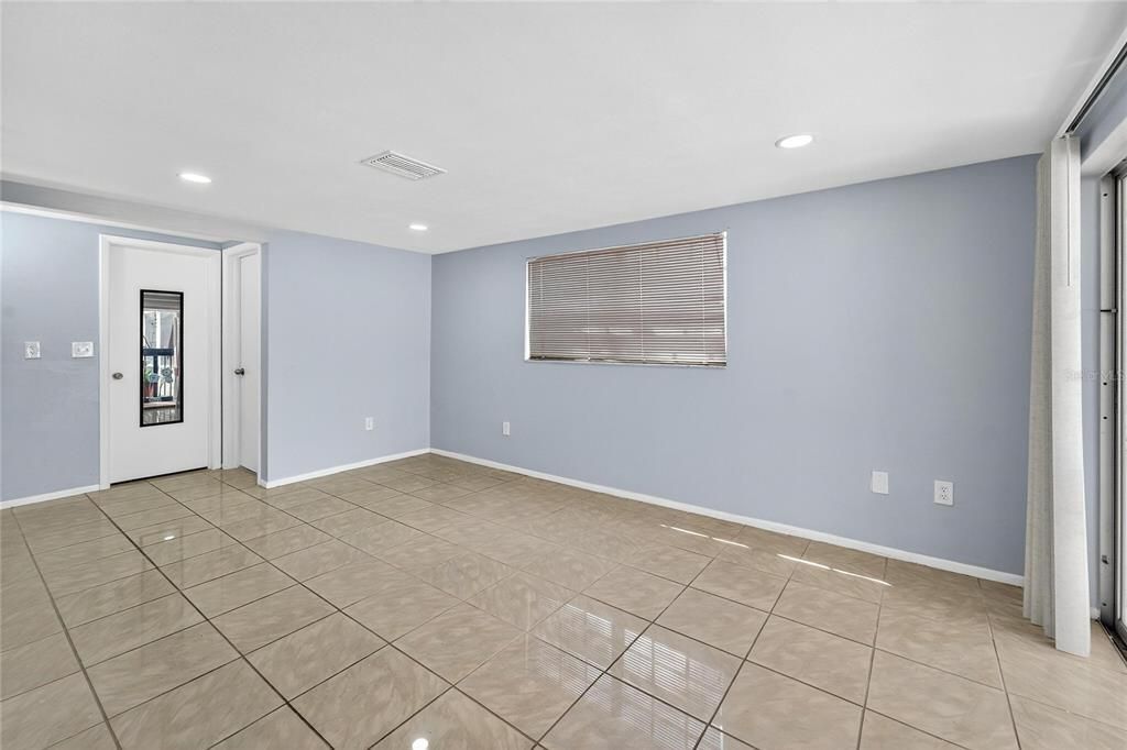 Empty room, Interior, Recessed Lighting