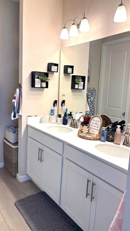 Bathroom, Dual Sink Vanities, Interior