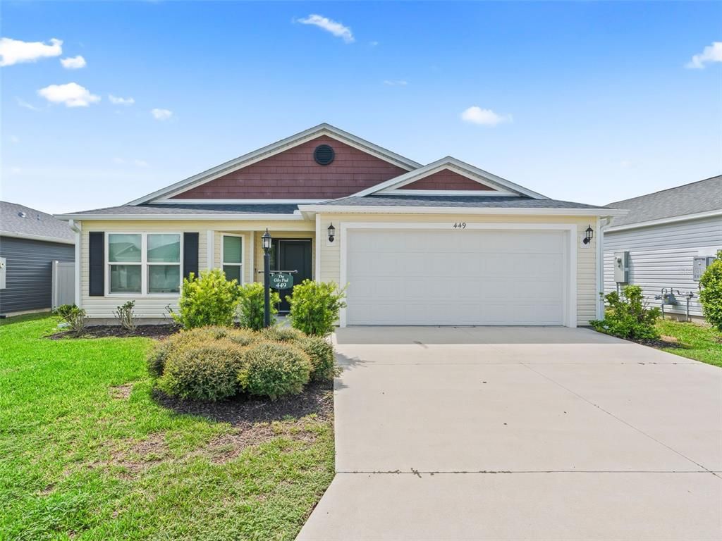 Attached, Exterior, Facade, American Craftsman