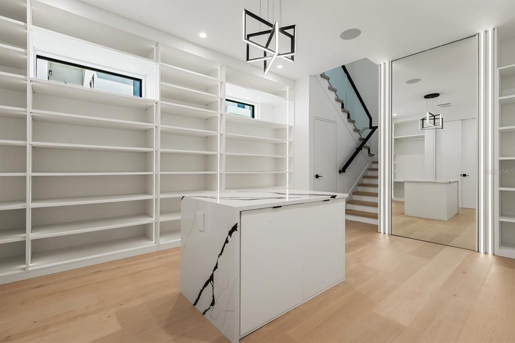 Interior, Pendant Lights, Recessed Lighting, Walk-in Closets, Wood Texture Flooring