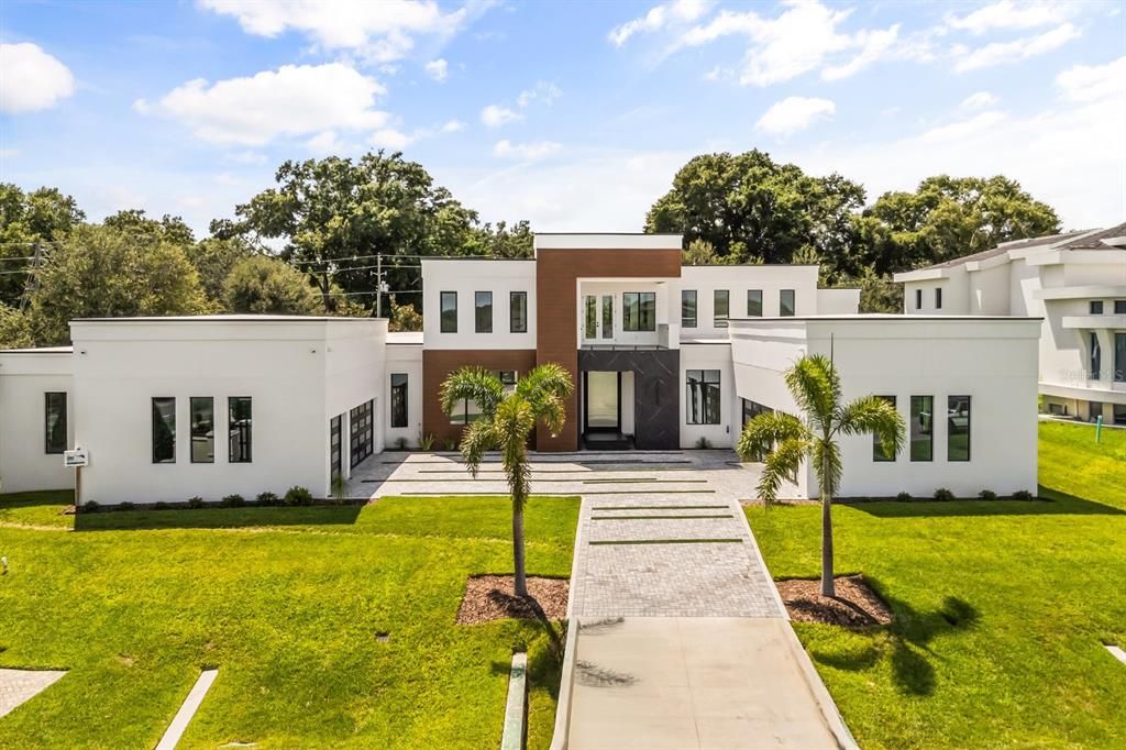 Backyard, Exterior, Facade, Modern