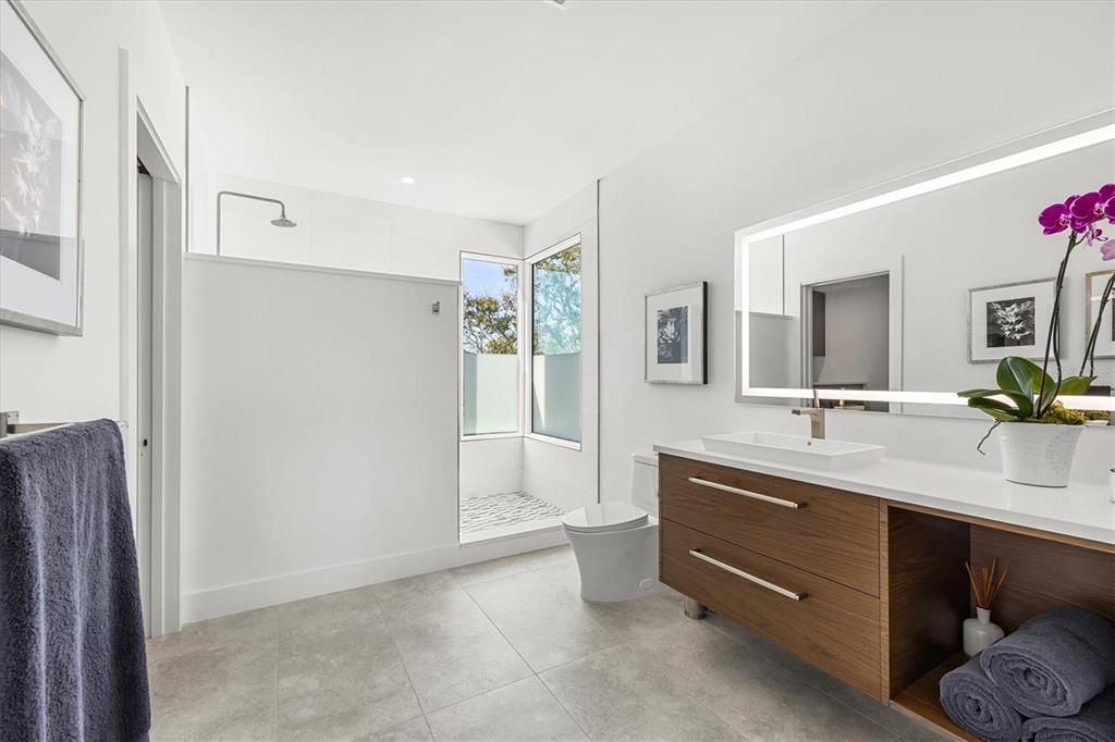 Bathroom, Interior, Recessed Lighting
