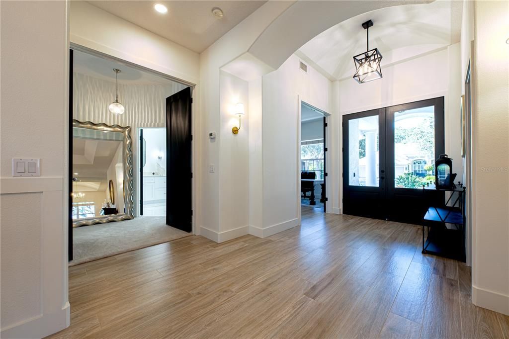 Interior, Pendant Lights, Recessed Lighting, Wood Texture Flooring