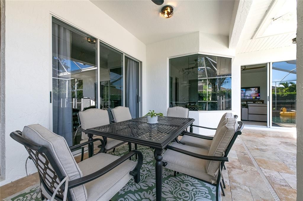 Dining room, Exterior