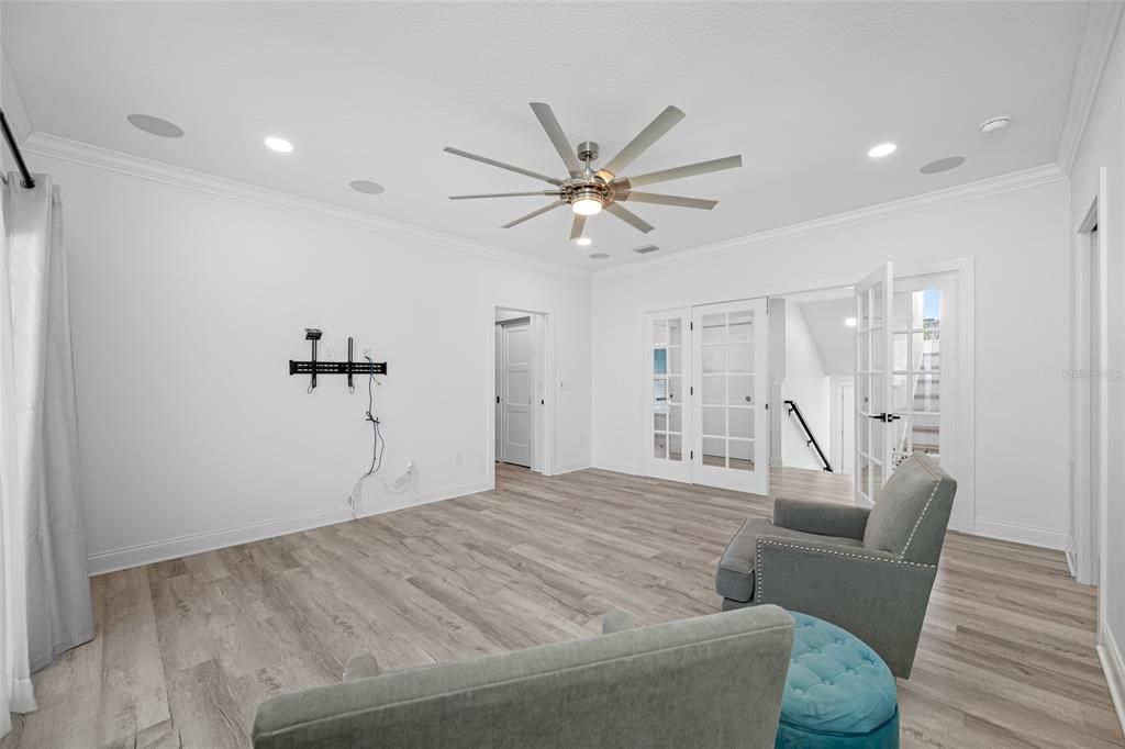 Interior, Recessed Lighting, Wood Texture Flooring