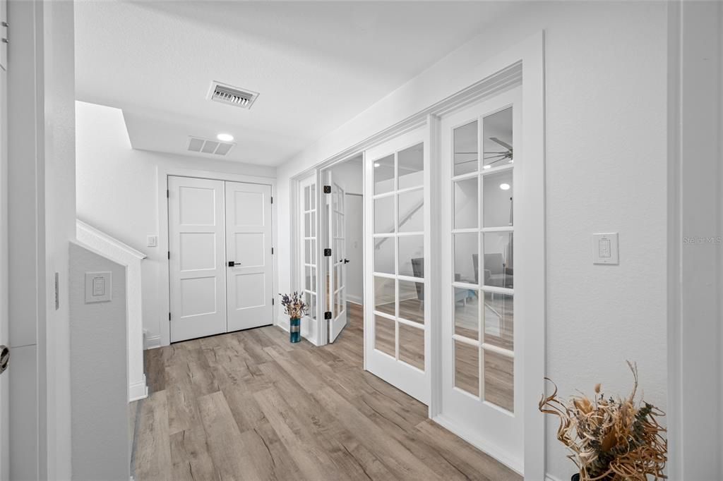 Interior, Recessed Lighting, Wood Texture Flooring