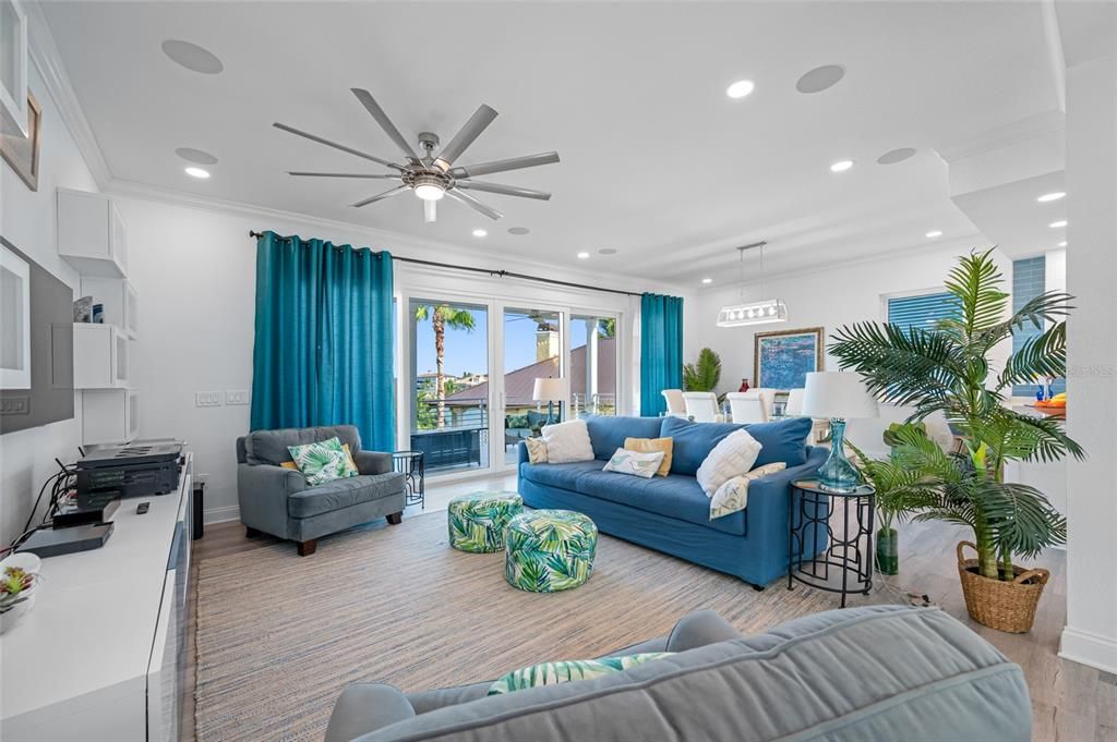 Dining room, Interior, Living room, Pendant Lights, Recessed Lighting, Wood Texture Flooring