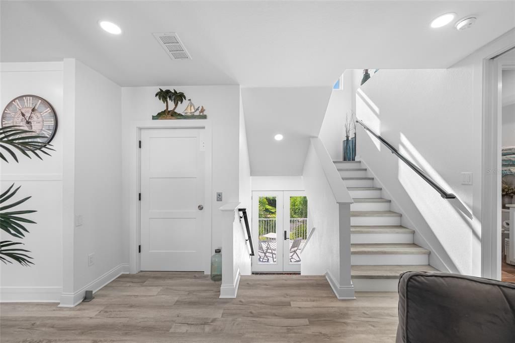 Interior, Recessed Lighting, Wood Texture Flooring