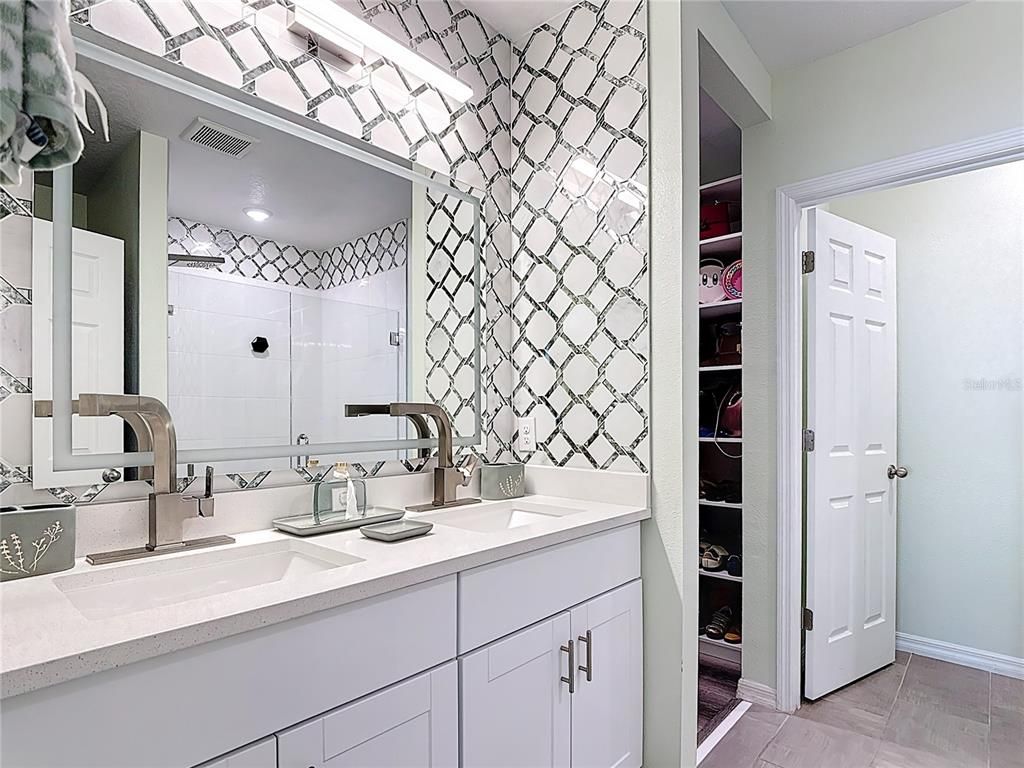 Bathroom, Dual Sink Vanities, Interior, Recessed Lighting
