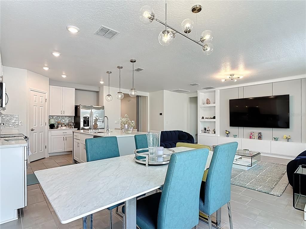 Dining room, Interior, Kitchen, Pendant Lights, Recessed Lighting, Stainless Steel Appliances