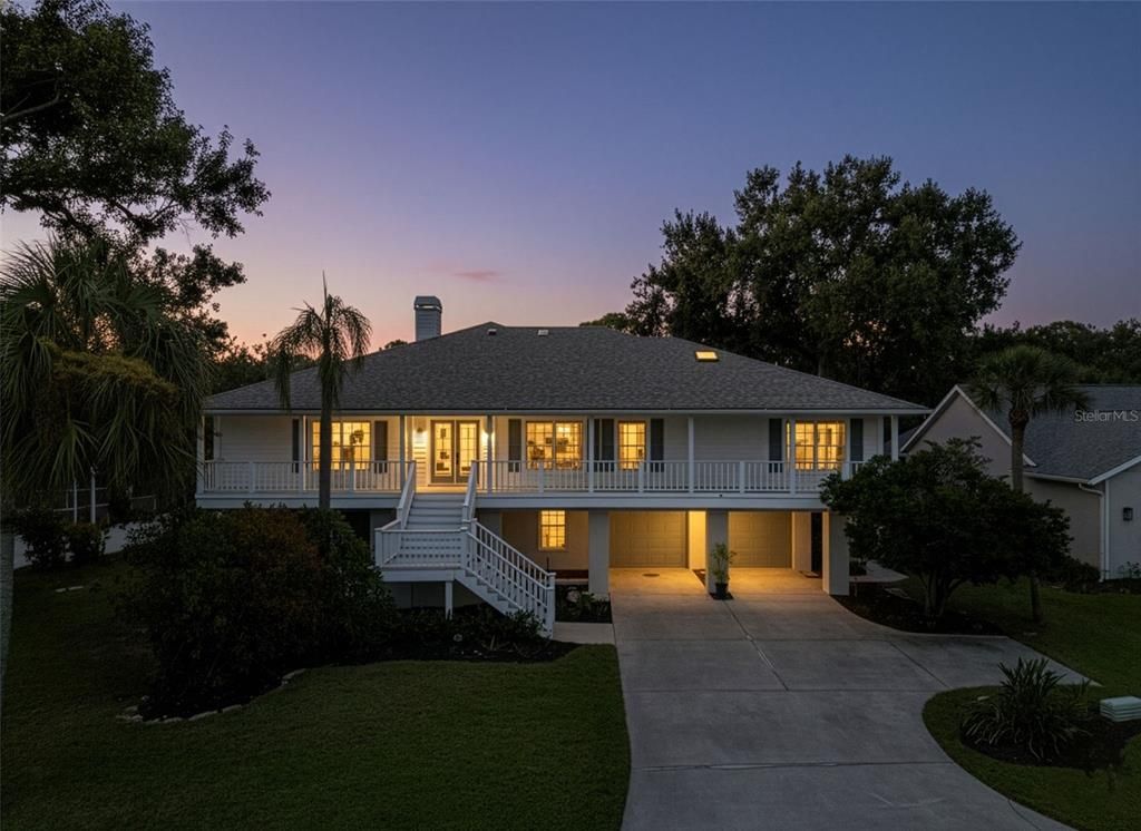 Backyard, Exterior, Facade, Split Level