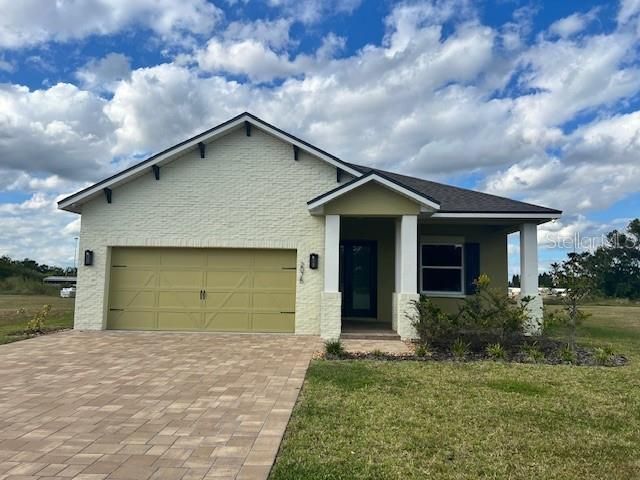 Attached, Exterior, Facade, American Craftsman